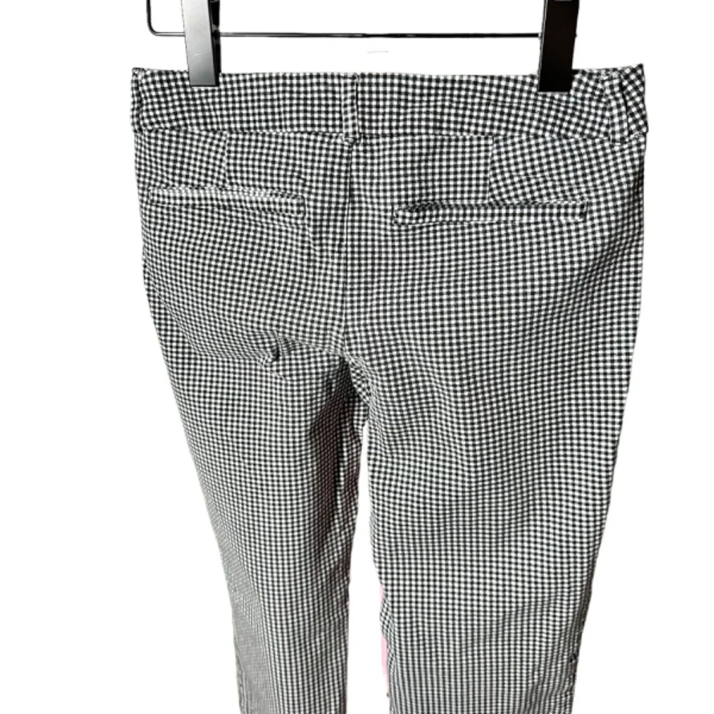 Women's | Old Navy | Black White Gingham Pixie Mid-Rise Pant - 6 Tall - Picture 3 of 6